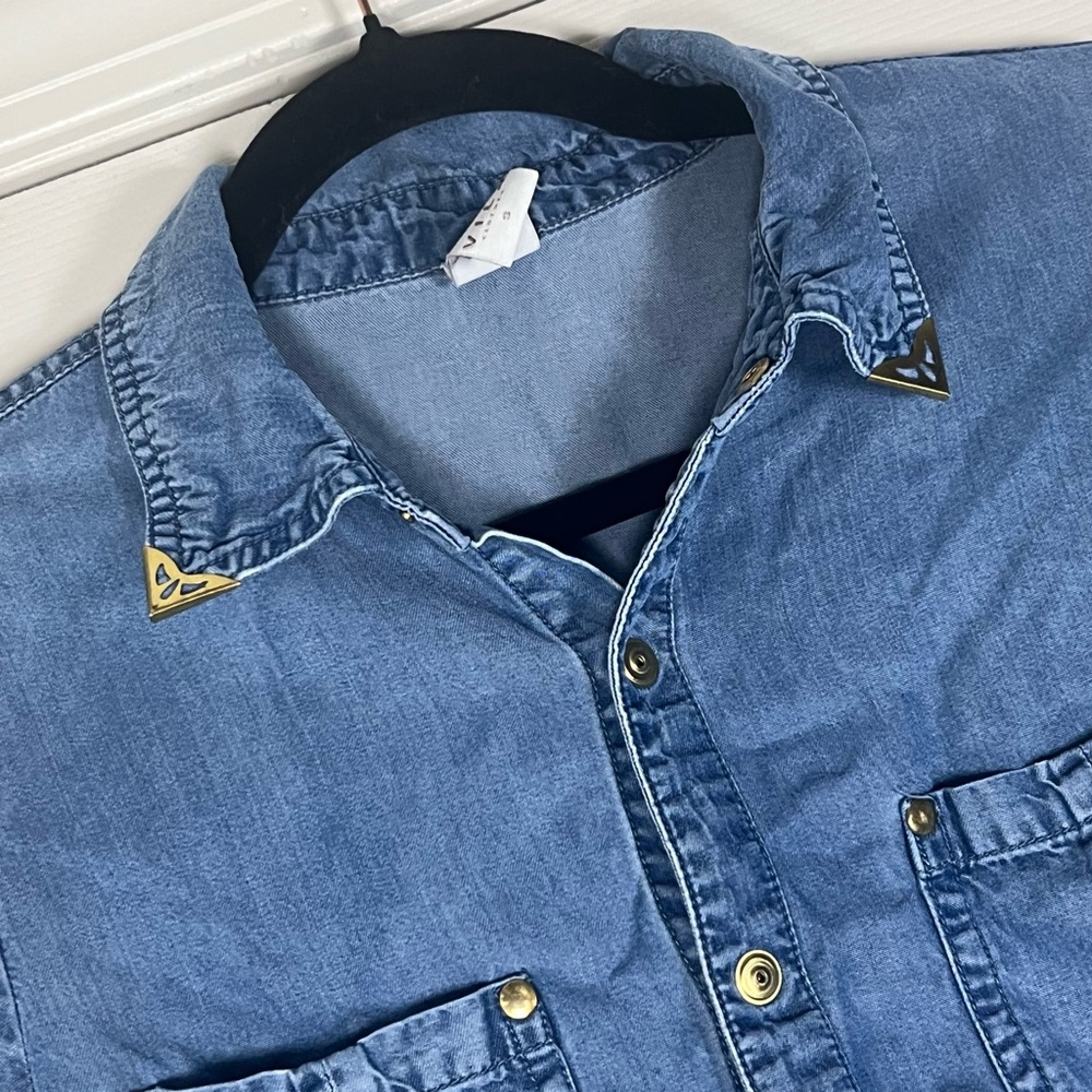 2012 Women’s VILA CHUK Blue Denim Shirt with Gold Accents SNAP FRONT